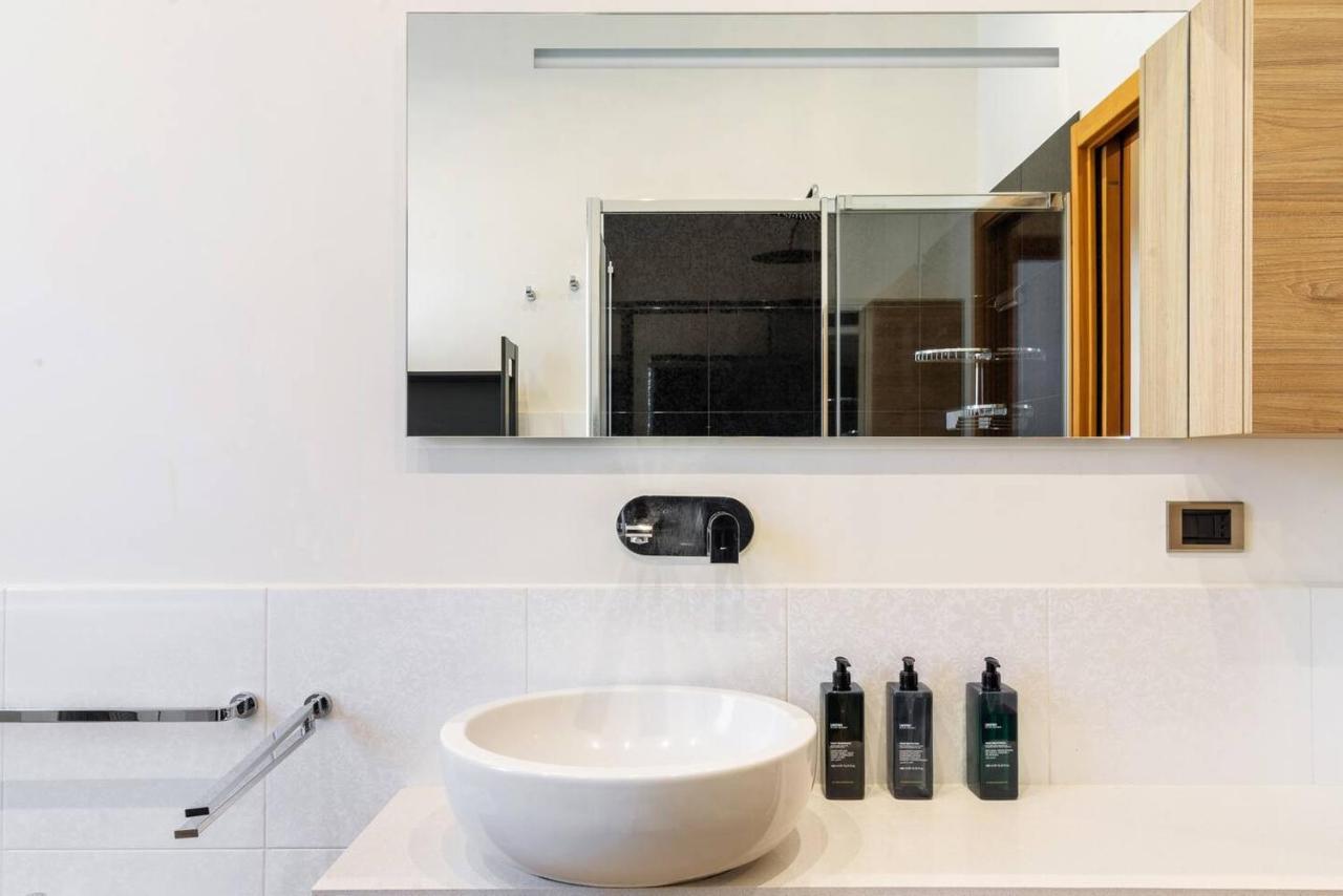 Colored And Spacious Flat Close To Navigli By Easylife Mediolan Zewnętrze zdjęcie